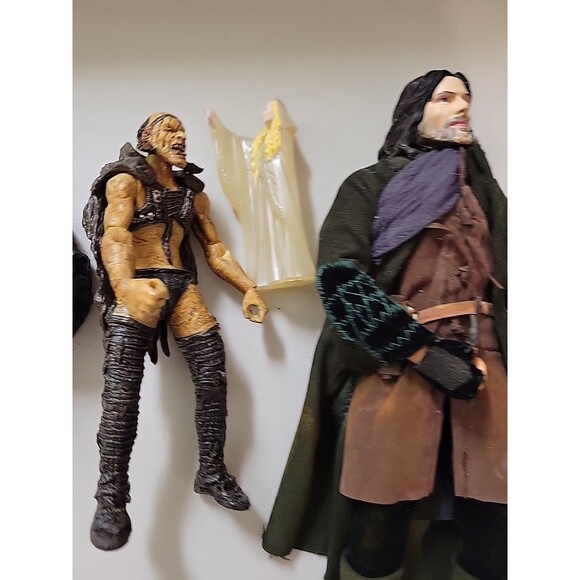 LORD OF THE RINGS Action Figure Lot  Aragon Sharku Rider Galadriel Gollum rock - Picture 3 of 9